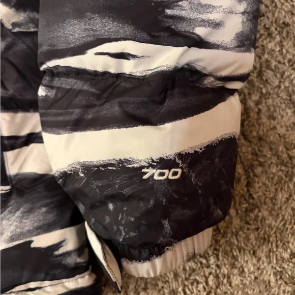 The North Face Monochrome Patterned Jacket - Picture 3 of 7